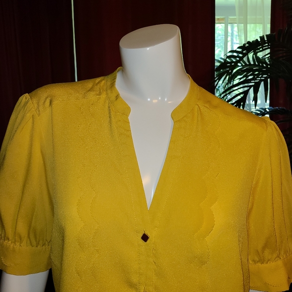 Cremieux Yellow Short Sleeve Bliuse Size Medium - Picture 3 of 11